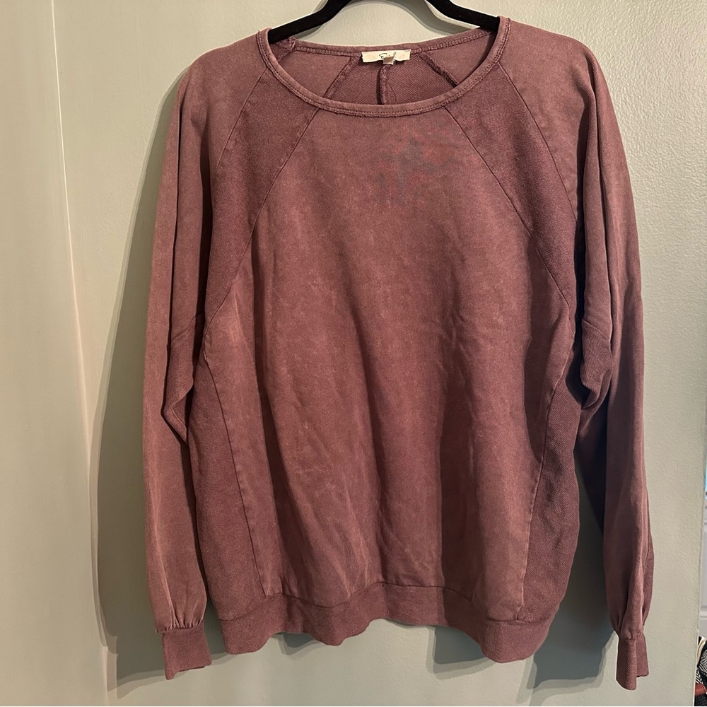 Lightweight mineral washed maroon easel crew neck